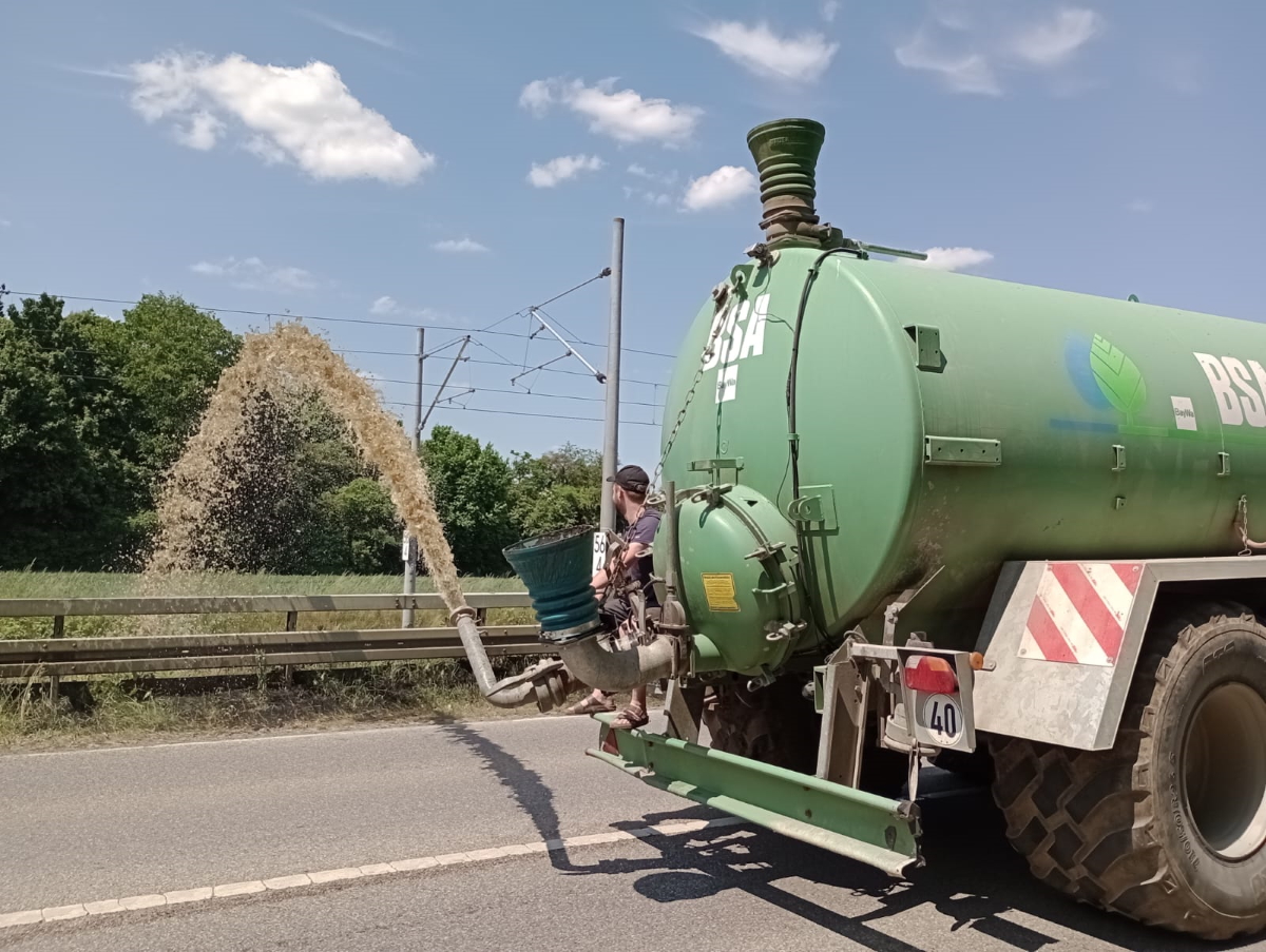 Bahndammbrand zieht sich durch den halben Landkreis